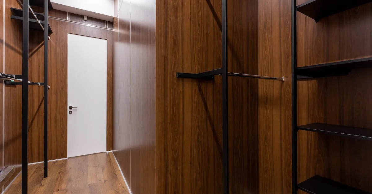 optimisez l'organisation de votre placard avec nos astuces pratiques et solutions de rangement efficaces pour un espace ordonné et fonctionnel.