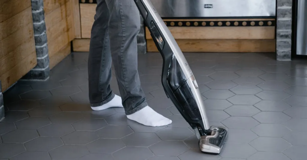 découvrez nos solutions efficaces et écologiques pour le nettoyage et l'entretien de tous types de sols, garantissant une propreté impeccable et durable.