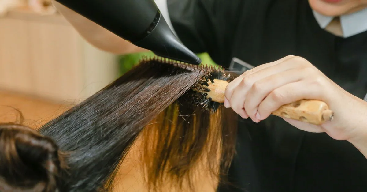 découvrez les meilleurs conseils et produits pour prendre soin de vos cheveux, du nettoyage aux traitements, pour une chevelure saine et brillante.